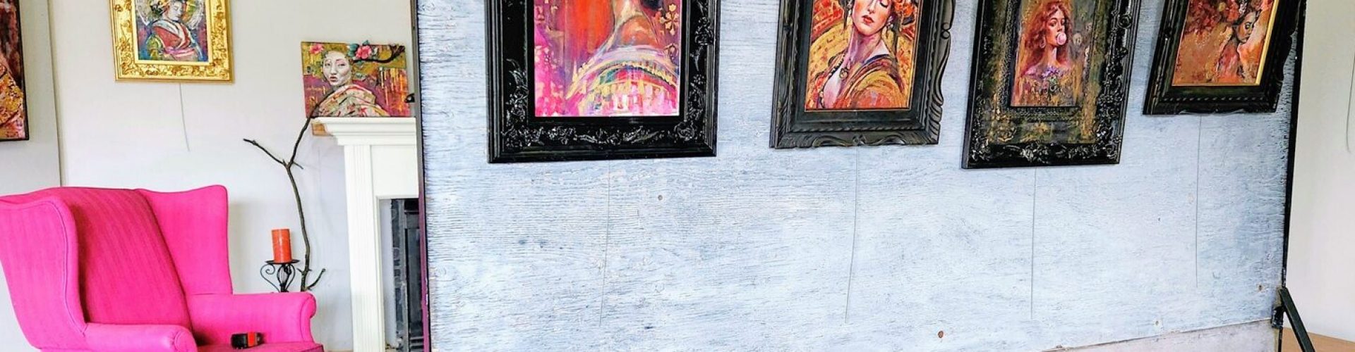 Studio wall – Sara Leger long crop Studio wall - Sara Leger long crop